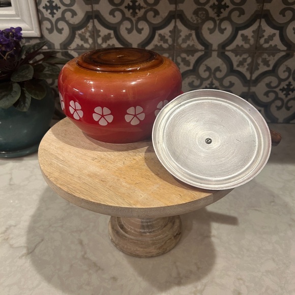 VINTAGE MID-CENTURY FONDUE POT- Enamel coated with flower design in Red - Picture 5 of 9